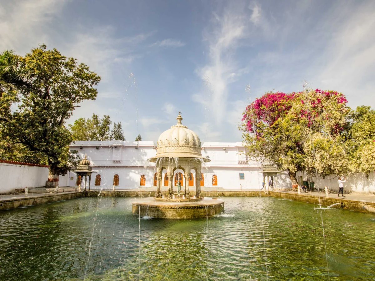 The City of Udaipur: A Jewel on the Palace on Wheels Tour