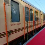What is a Typical Day on a Luxury Train Tour? A Glimpse into the Palace on Wheels